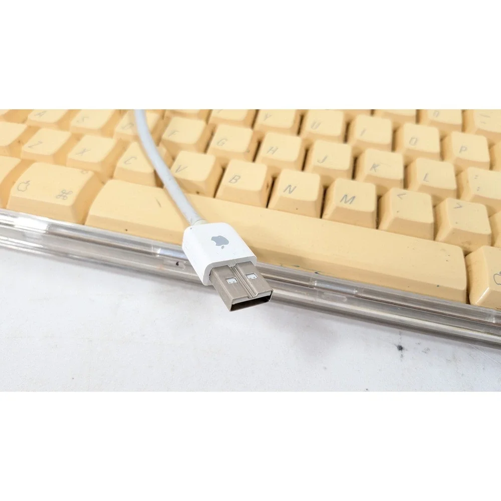 Apple Pro Keyboard M7803 Vintage Clear USB Wired Mechanical Feel White Yellowed